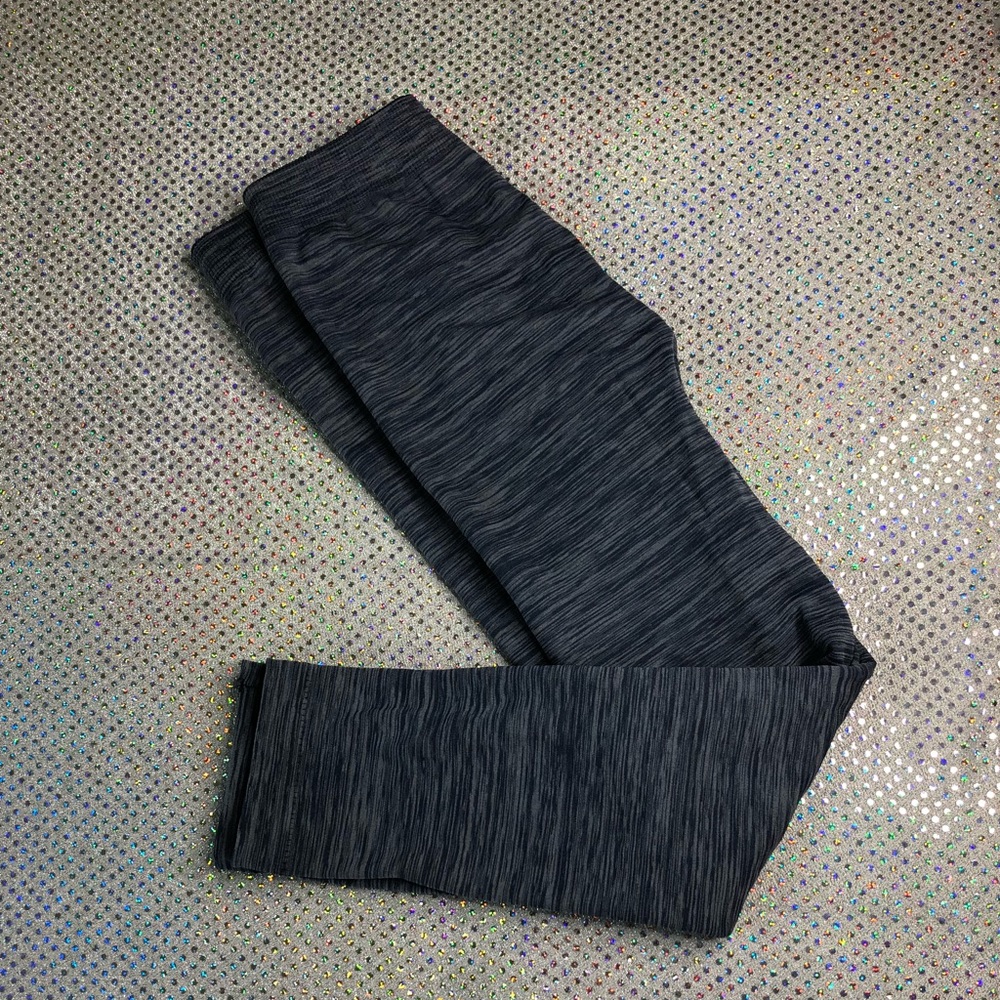 Fashion nova Grey lined leggings.